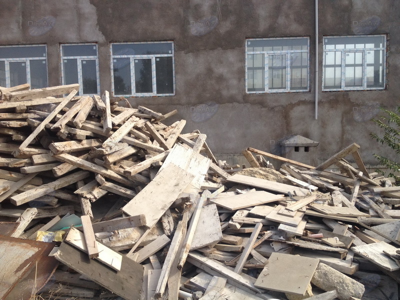 В бакинском квартале людей вынуждают жить на свалке - ФОТО
