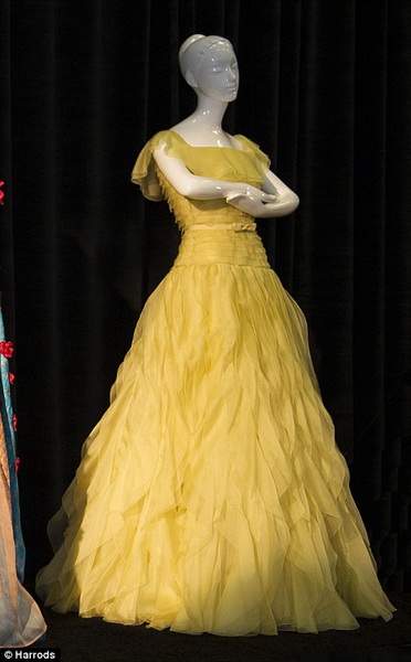 Платья диснеевских принцесс, созданные мировыми дизайнерами - ФОТО