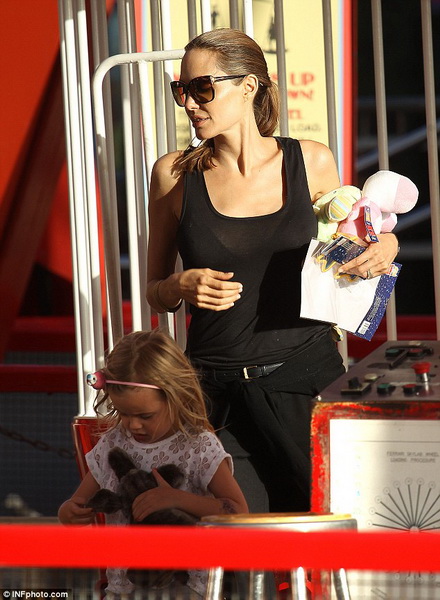 Анджелина Джоли устроила себе незабываемый отдых с детьми – ФОТО