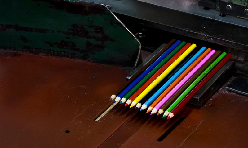 Как делают карандаши из сибирского кедра - ФОТОСЕССИЯ
