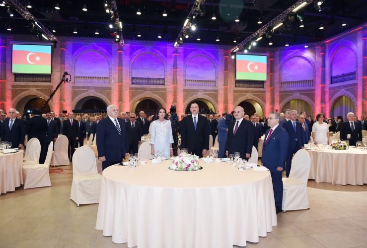 Президент Ильхам Алиев и его супруга Мехрибан Алиева приняли участие в официальном приеме по случаю Дня Республики - ОБНОВЛЕНО - ФОТО - ВИДЕО