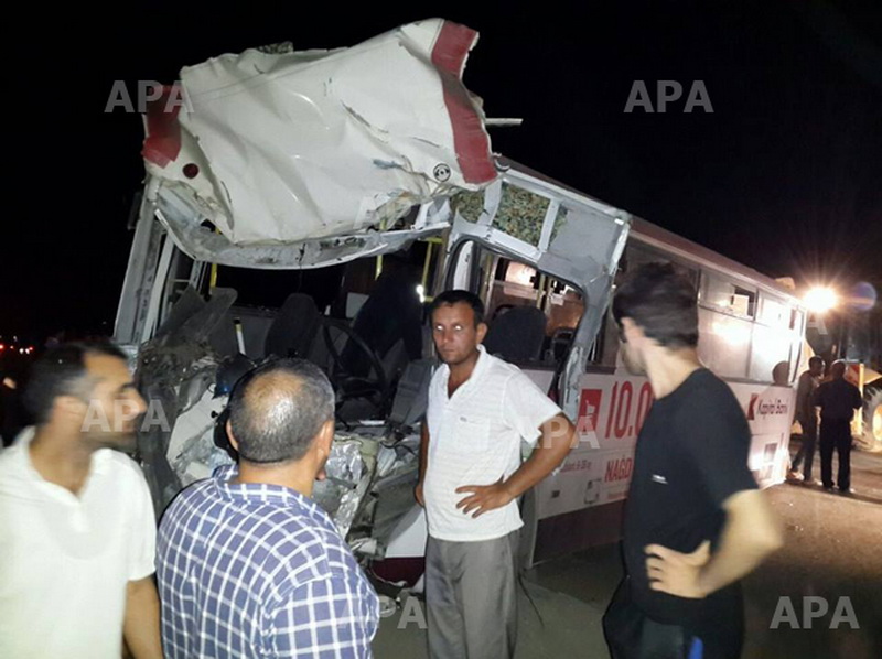 На трассе Баку-Шамахы грузовик врезался в автобус - ОБНОВЛЕНО - ФОТО - ВИДЕО