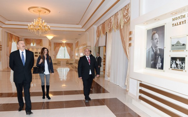 Поездка Президента Ильхама Алиева и его супруги Мехрибан Алиевой в Гянджу, Геранбойский, Дашкесанский районы и Нафталан - ОБНОВЛЕНО - ФОТО