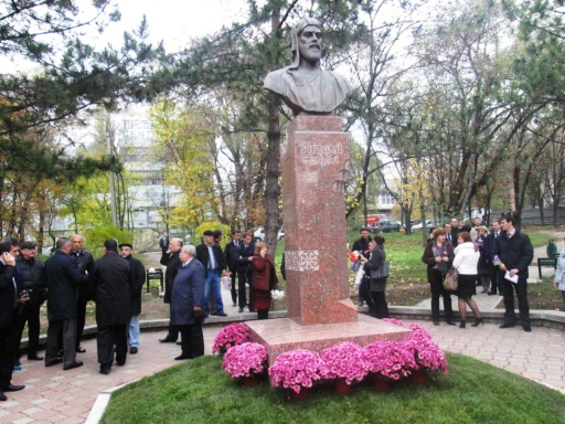 В Кишиневе открылся обновленный парк имени Низами Гянджеви - ФОТО