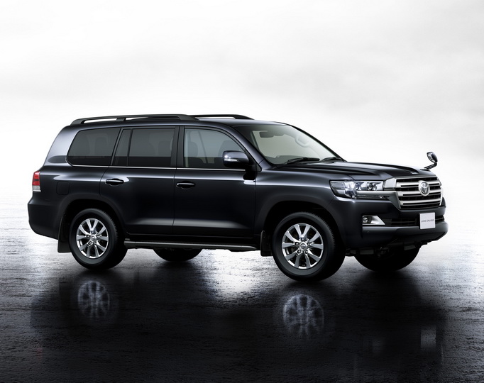 Toyota обновила Land Cruiser 200 - ФОТОСЕССИЯ