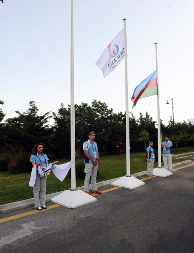 В Деревне атлетов "Баку-2015" подняты флаги Азербайджана и Европейского Олимпийского комитета - ФОТО
