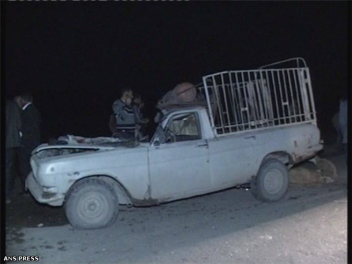 В Агдаме ГАЗ-24 врезался в людей, чинивших грузовик - ФОТО