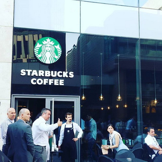 В Баку открылся Starbucks - ФОТО