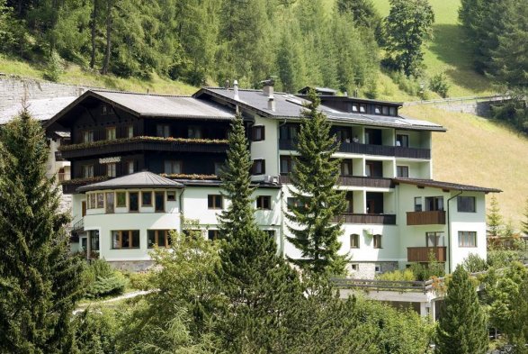 Азербайджанец купил отель в Австрии - ФОТО