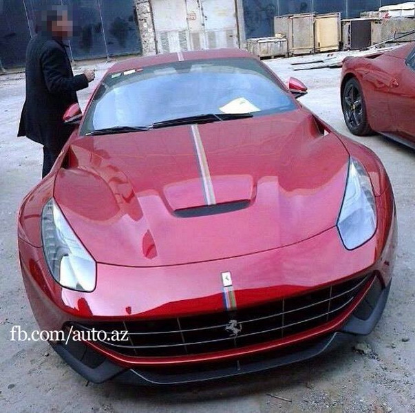 В Баку появился Ferrari за 370 тыс. долларов - ФОТО