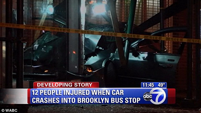 В Нью-Йорке автомобиль врезался в толпу: свыше 10 пострадавших - ОБНОВЛЕНО - ФОТО