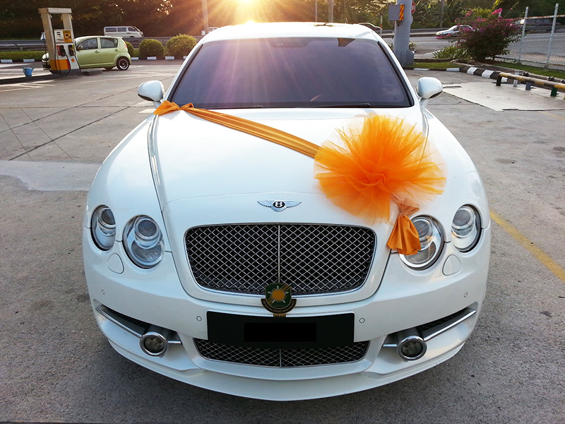 Вот, что стало с этим Bentley, когда жених пошел за невестой - ФОТО
