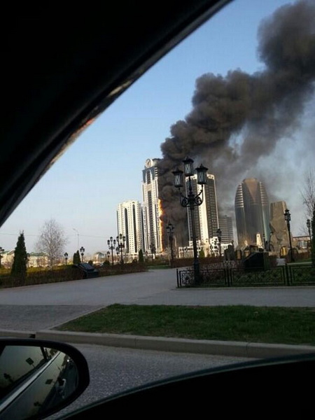 Пожар в небоскребе в Грозном локализован - ОБНОВЛЕНО - ФОТО