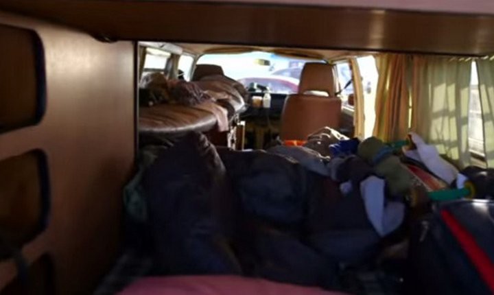 21-летний миллионер, который роскоши предпочел одинокую жизнь в автобусе - ФОТОСЕССИЯ