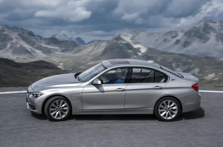 BMW превратила "тройку" в гибрид - ФОТО