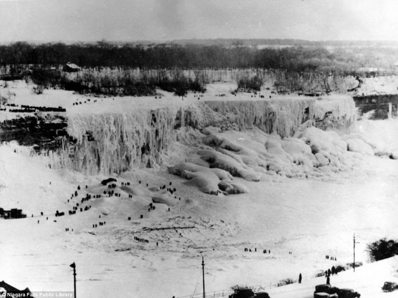 Ниагарский водопад превратился в ледяные сосульки - ФОТО