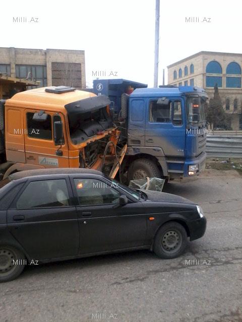В Баку столкнулись грузовики – ФОТО