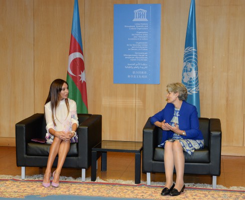 Первая леди Азербайджана Мехрибан Алиева присутствовала на показе балета "Тени Гобустана" в ЮНЕСКО - ФОТО