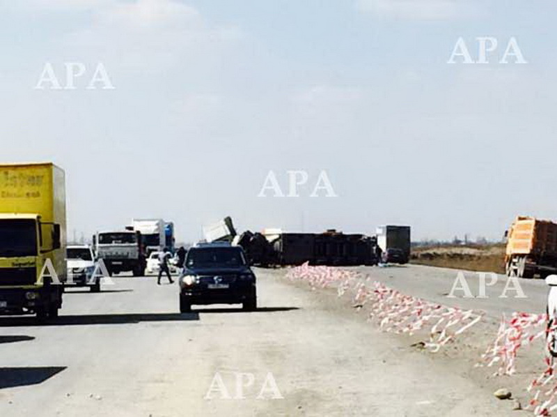 Bakı-Qazax yolunda yanacaq daşıyan yük maşını aşdı: ölən var - FOTO