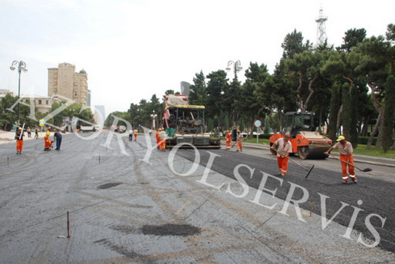 Ускорены ремонтные работы на проспекте Нефтяников в Баку - ФОТО