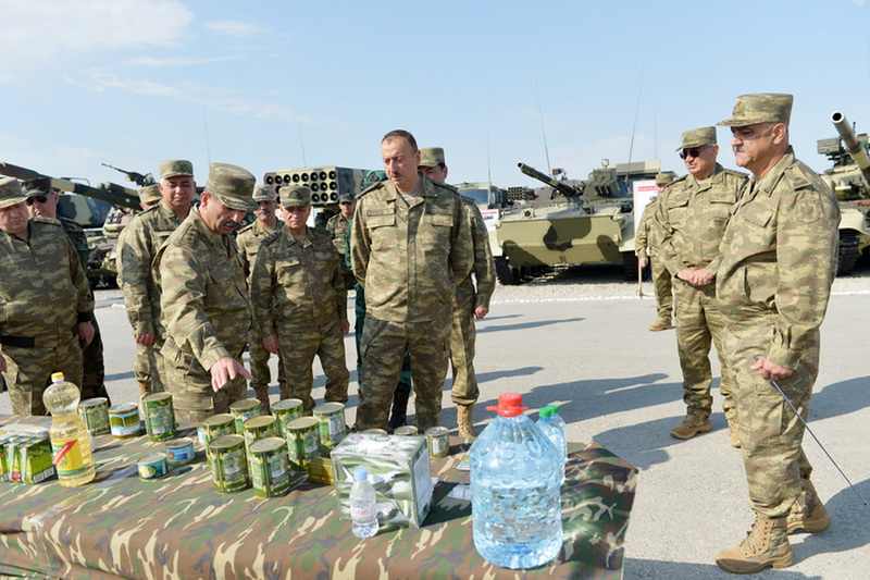 Президент Ильхам Алиев: "Азербайджан уделяет и будет уделять строительству армии еще больше внимания" - ОБНОВЛЕНО - ФОТО