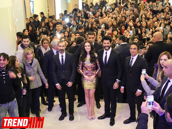 Турецкие актеры чуть не свели с ума бакинских поклонников - ФОТО