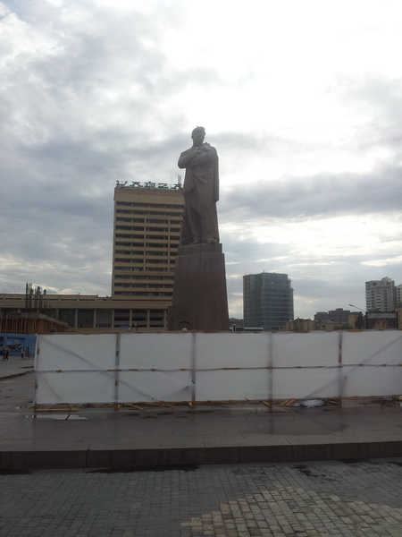 В Баку на памятнике Дж.Джаббарлы новая надпись – ФОТО