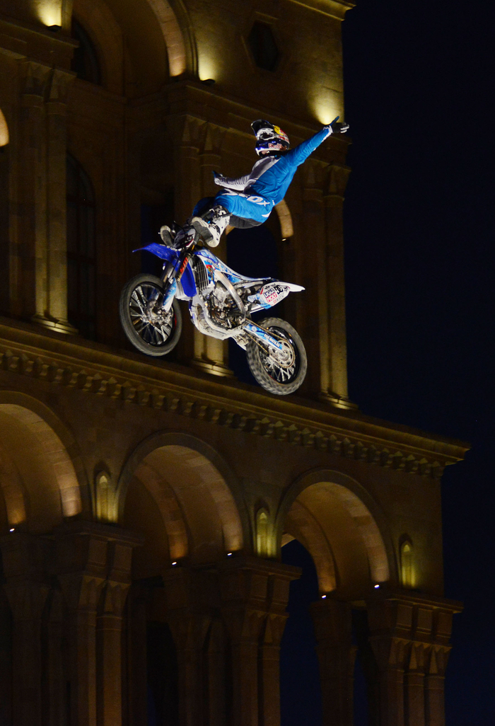 Грандиозное шоу фристайл мотокросса Red Bull X-Fighters Jams в Баку - ОБНОВЛЕНО - ФОТО