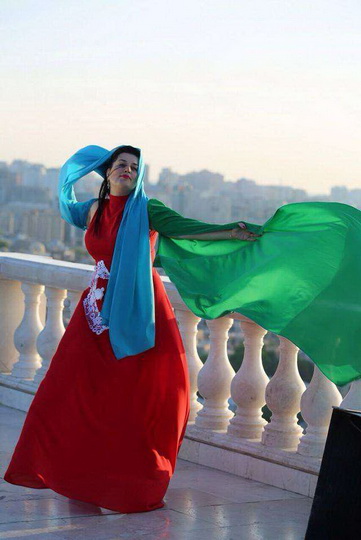 Elza Seyidcahana Fransadan qeyri-adi geyim göndərdilər - FOTO