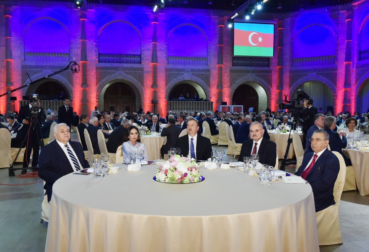Президент Ильхам Алиев и его супруга Мехрибан Алиева приняли участие в официальном приеме по случаю Дня Республики - ОБНОВЛЕНО - ФОТО - ВИДЕО