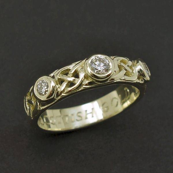 Мужчина 18 месяцев готовил уникальное кольцо для любимой - ФОТО