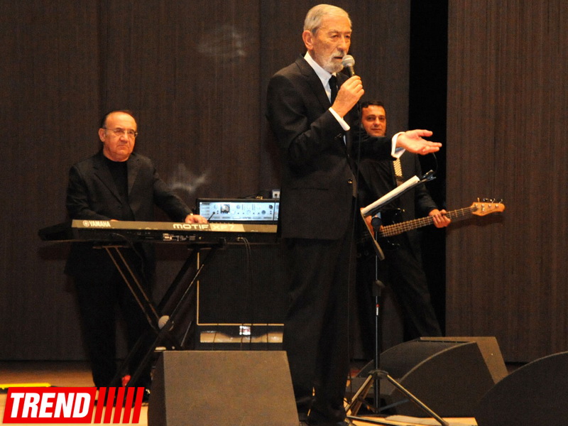 Ностальгический вечер Вахтанга Кикабидзе на сцене Центра Гейдара Алиева - ФОТО