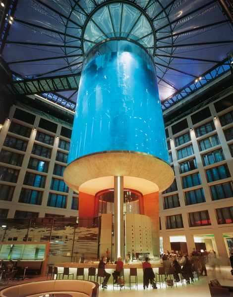 Самый большой в мире цилиндрический аквариум - ФОТОСЕССИЯ
