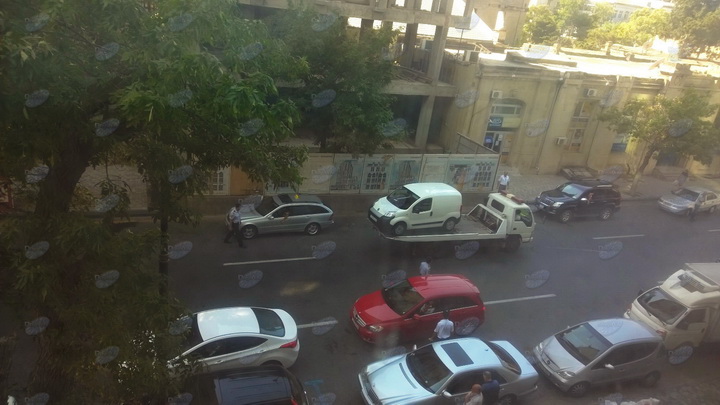 Невероятно - грубейшее нарушение на глазах полиции в Баку – ФОТО