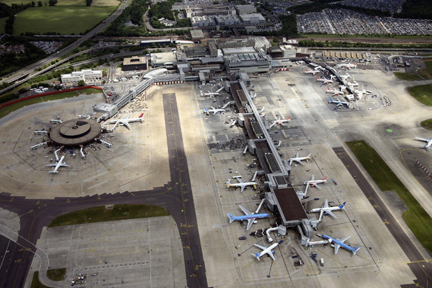 В Великобритании аэропорты оправляются от авиаколлапса - ОБНОВЛЕНО - ФОТО - ВИДЕО