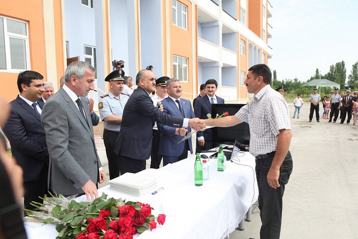 Инвалиды Карабахской войны и семьи шехидов получили квартиры - ФОТО
