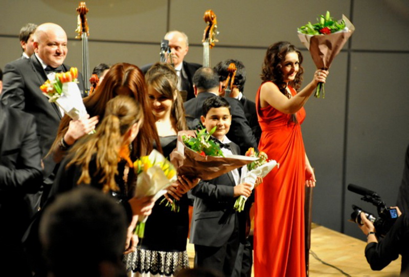 В Страсбурге в рамках проекта "Культурные ценности Азербайджана - жемчужины Кавказа" были организованы выставка и концерт - ФОТО