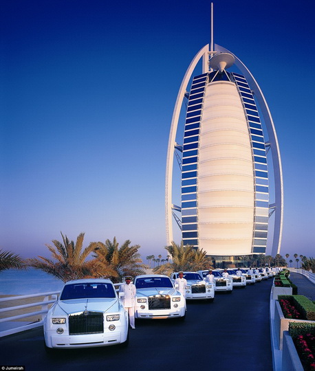 Как выглядит изнутри самый роскошный отель Дубая - ФОТО
