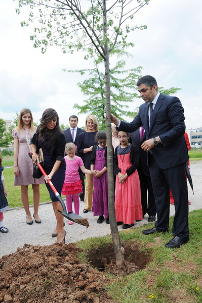 Вице-президент Фонда Гейдара Алиева Лейла Алиева приняла участие в церемонии открытия центра для незрячих и слабовидящих детей и молодежи в Сараево - ФОТО
