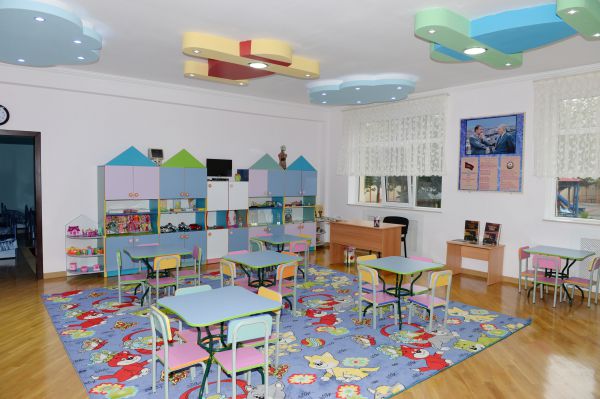 Первая леди Мехрибан Алиева и вице-президент Фонда Гейдара Алиева Лейла Алиева приняли участие в открытии двух детских садов-яслей в Баку - ФОТО