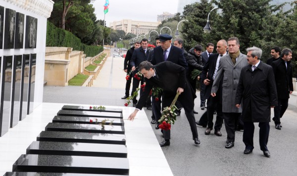 Министр культуры и туризма Турции посетил могилу Общенационального лидера Гейдара Алиева и Шехидляр хиябаны - ФОТО