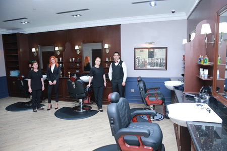 В Flame Towers Баку открылась первая в мире мужская парикмахерская класса люкс - Truefitt & Hill - ФОТО
