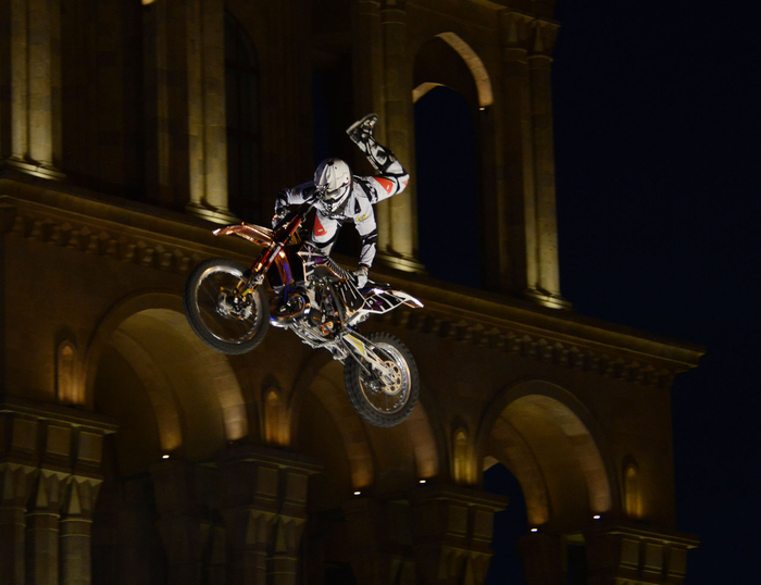 Грандиозное шоу фристайл мотокросса Red Bull X-Fighters Jams в Баку - ОБНОВЛЕНО - ФОТО