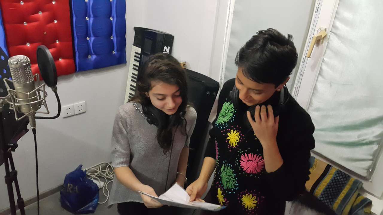 Азербайджанские звезды споют с детьми - ФОТО