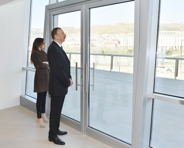 Президент Ильхам Алиев и его супруга Мехрибан Алиева приняли участие в открытии Дворца водных видов спорта и ознакомились с Дворцом спорта после капремонта в Баку - ФОТО - ВИДЕО