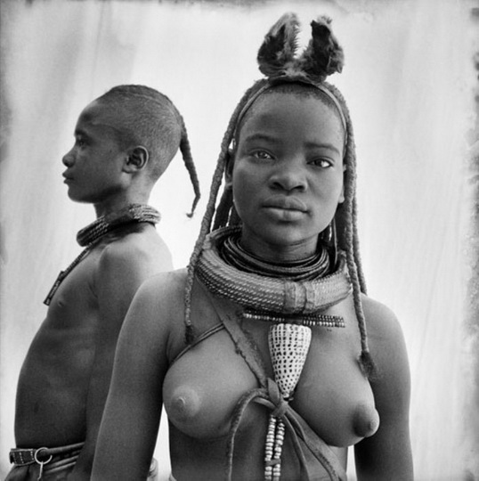 Экзотика по-африкански: топлес-выставка женской красоты без табу - ФОТО