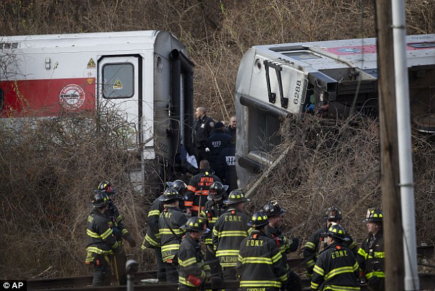 Крушение поезда в Нью-Йорке: десятки пострадавших - ОБНОВЛЕНО - ФОТО