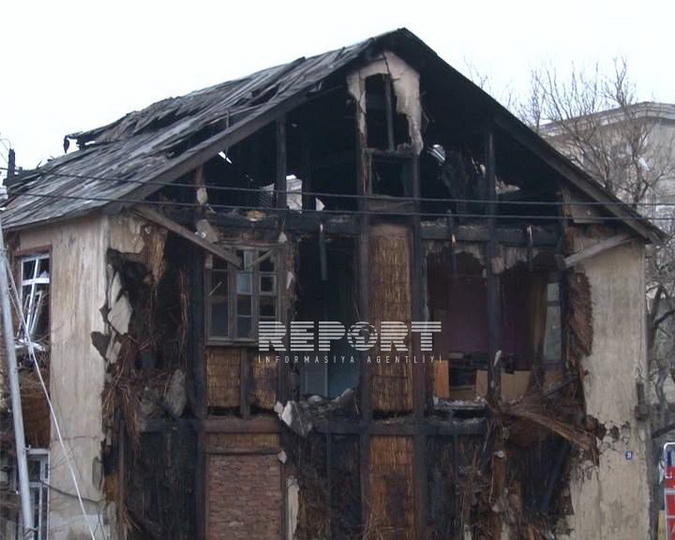 Двое пожарных пострадали во время тушения пожара в Локбатане - ФОТО