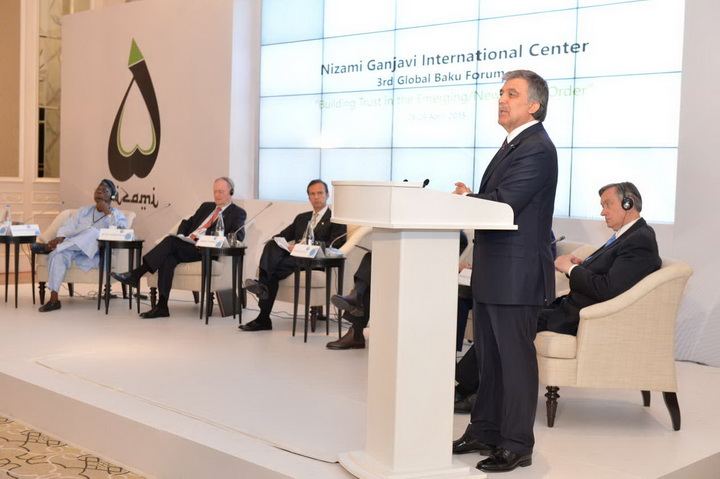 О чем говорили экс-президенты на III Глобальном форуме в Баку - ФОТО