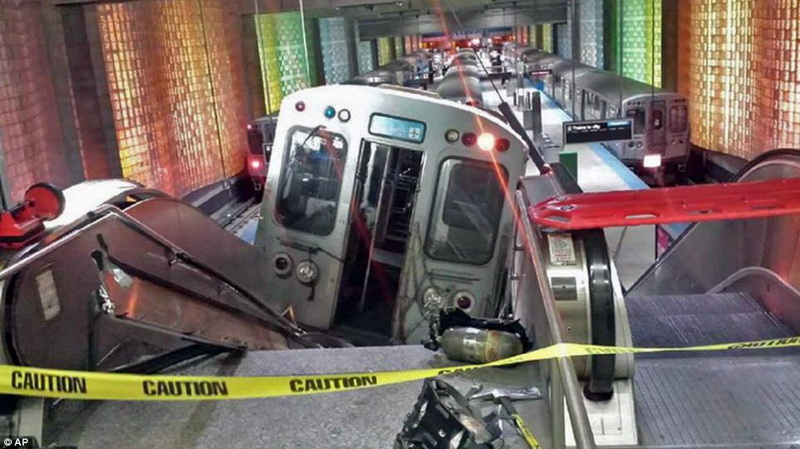 В Чикаго поезд сошел с рельсов: десятки раненых - ОБНОВЛЕНО - ФОТО